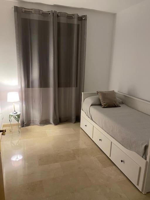 Central Estepona 3 Bed Apt With Pool And Parking 외부 사진