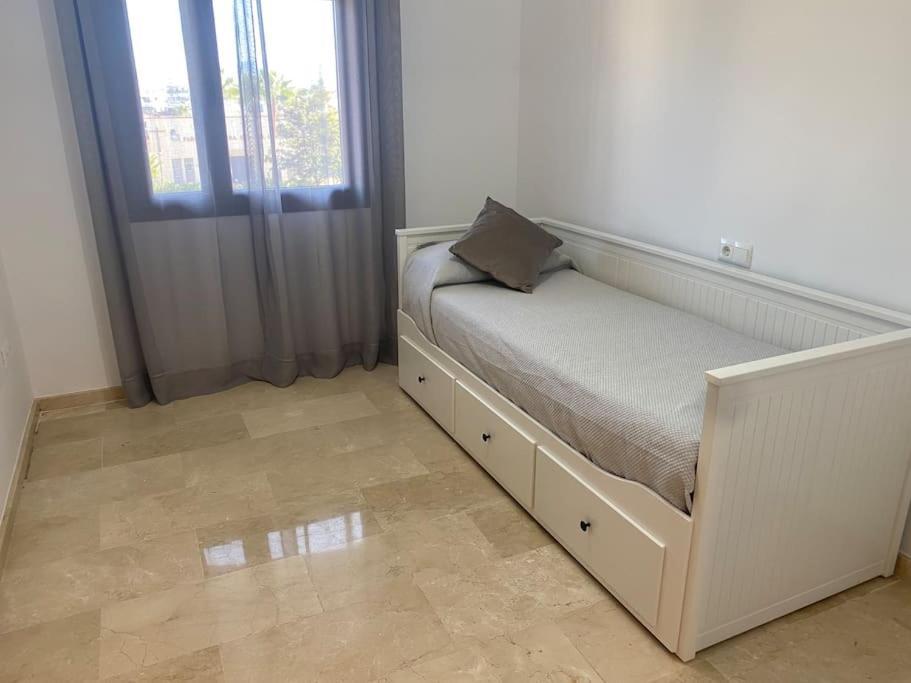 Central Estepona 3 Bed Apt With Pool And Parking 외부 사진