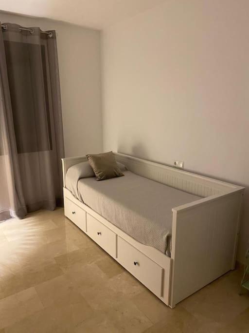 Central Estepona 3 Bed Apt With Pool And Parking 외부 사진