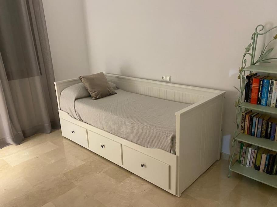 Central Estepona 3 Bed Apt With Pool And Parking 외부 사진