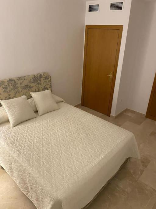 Central Estepona 3 Bed Apt With Pool And Parking 외부 사진